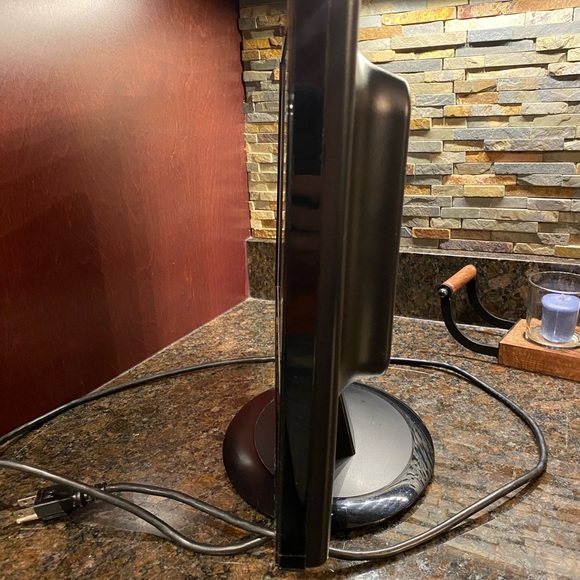 AOC Computer Monitor - Picture 3 of 6